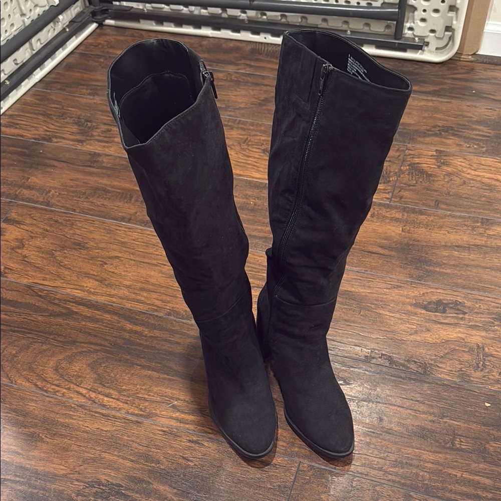 Women's Black Knee-High Boots